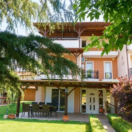 Mansion In By Thesbnb Peraía